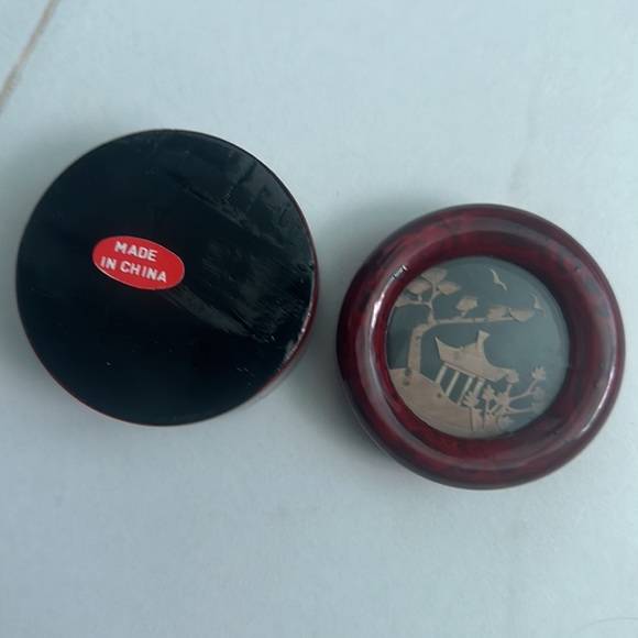 Antique Chinese Wooden Trinket Box with Carved Cork Inlay. Lined with Red Silk - Picture 4 of 4